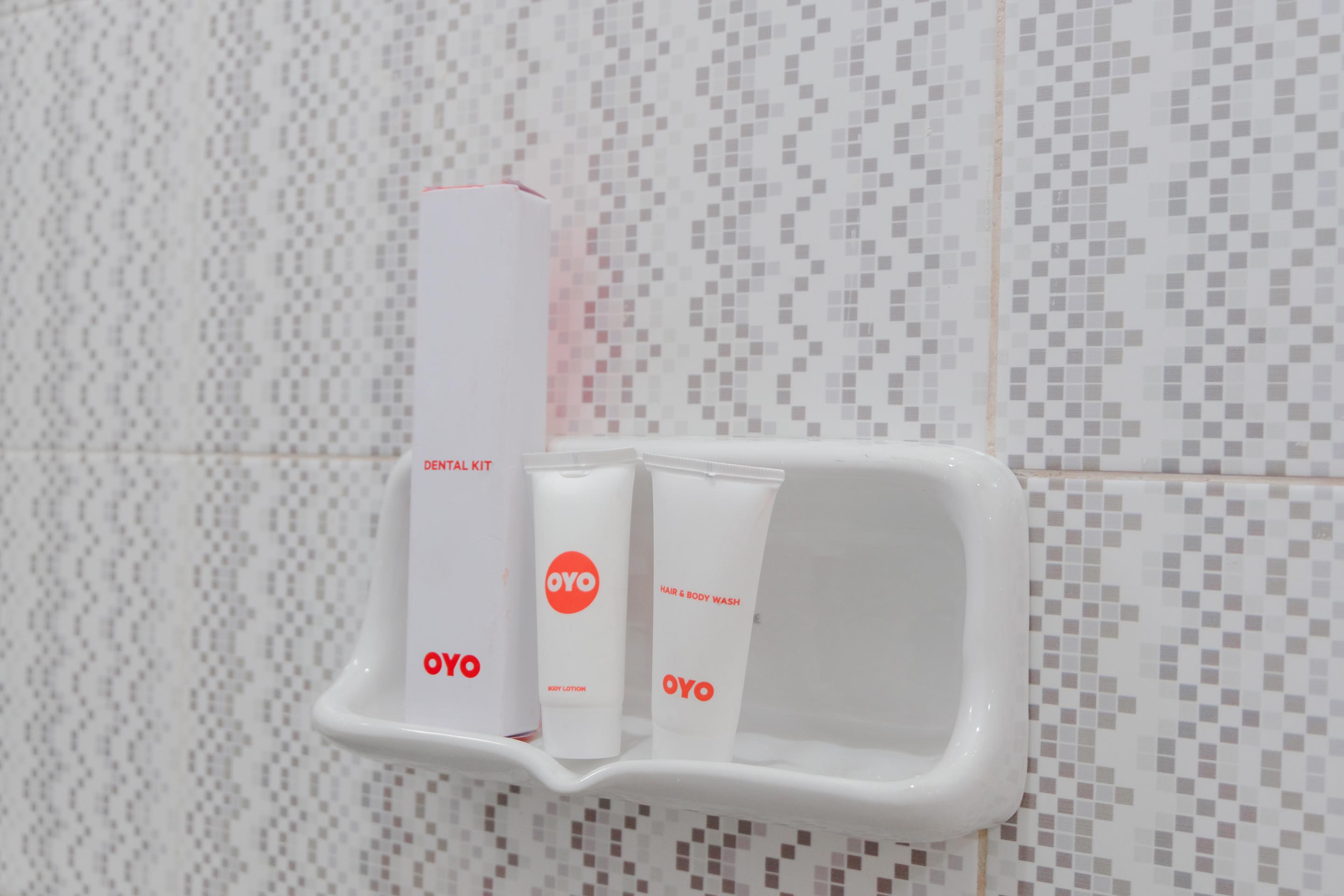 Oyo 1579 カテエル イン バニュワンギ エクステリア 写真